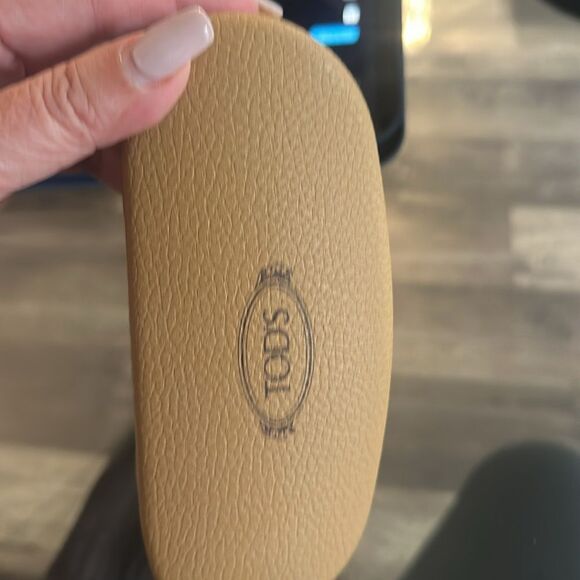 Authentic Tod's burgundy/wine color Sunglasses - Picture 7 of 8